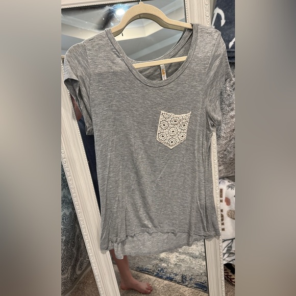 Casual tops - Picture 3 of 3